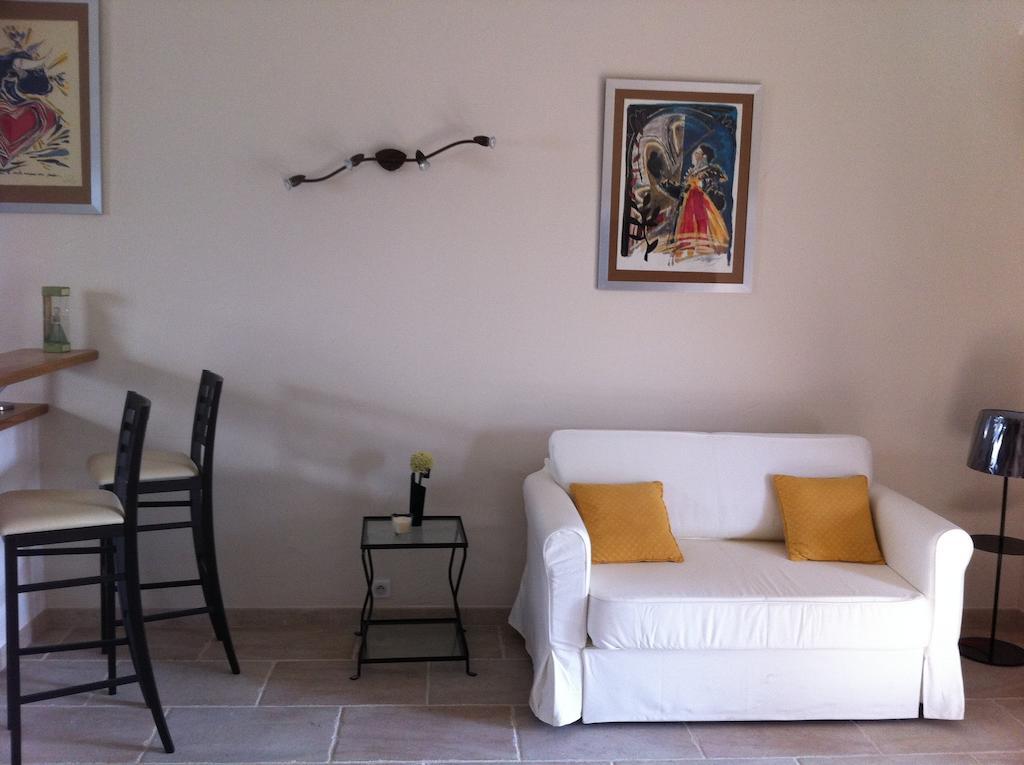 Residence Mas Du Tadorne Saintes-Maries-de-la-Mer Rum bild